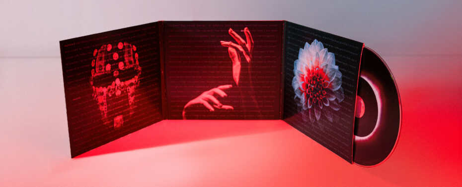 Innenansicht des Digipacks "radiant one" – aufgeklapptes Artwork mit Illustrationen und CD